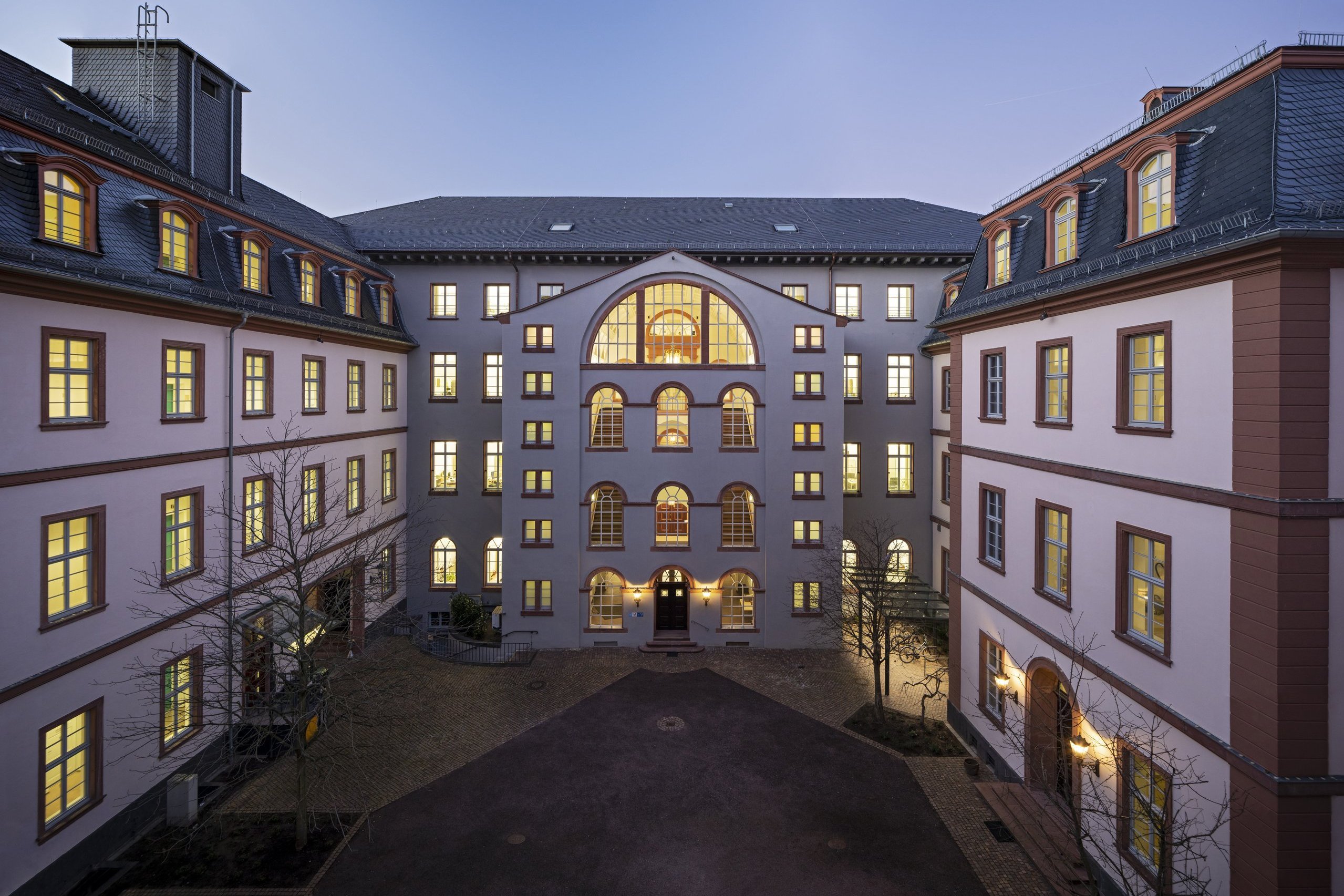 Der Innenhof des Regierungspräsidiums Darmstadt