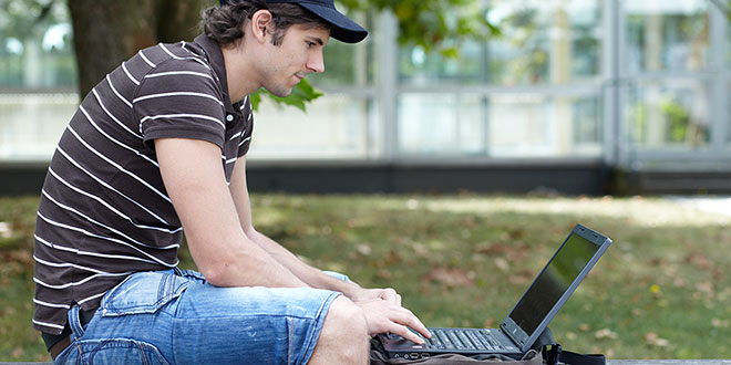 Student am Laptop Student am Laptop